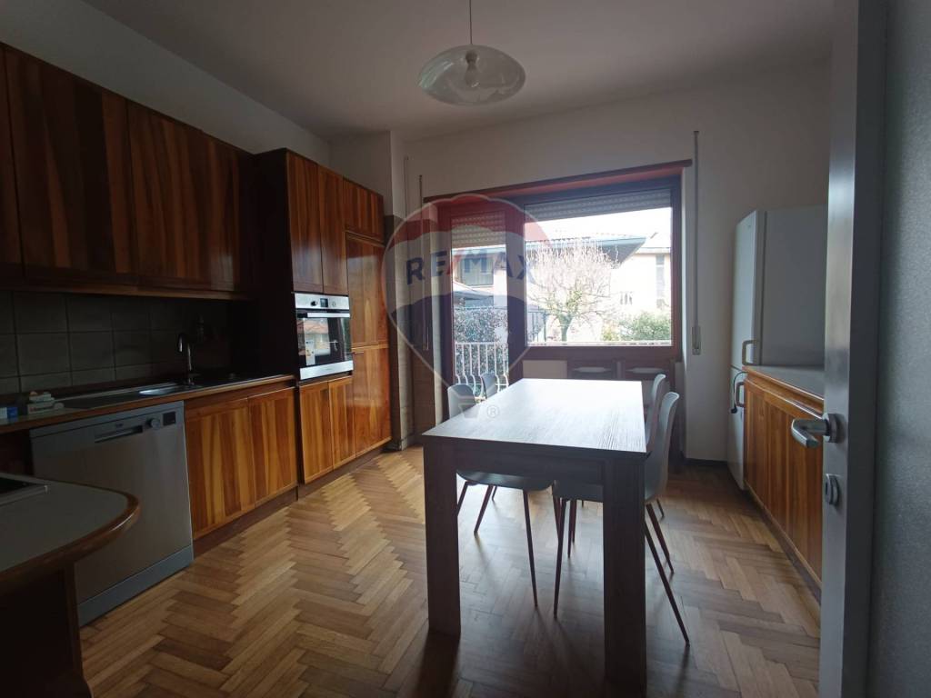 appartamento in vendita a Como in zona Lora