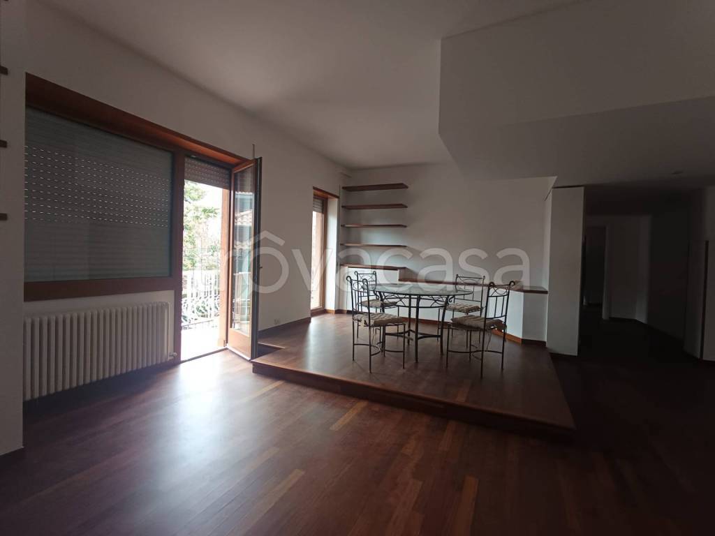 appartamento in vendita a Como in zona Lora