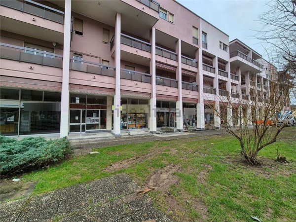 negozio in vendita a Como