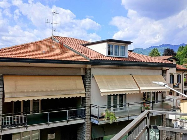 appartamento in vendita a Como in zona Albate