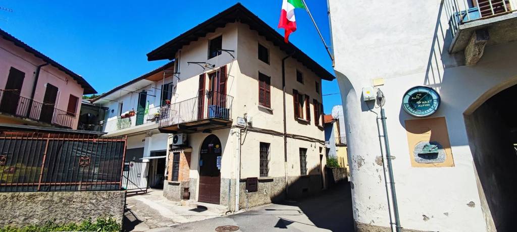 appartamento in vendita a Como in zona Albate