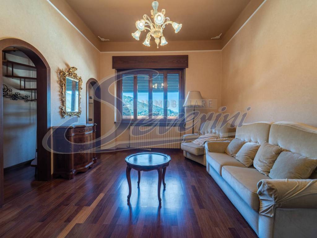 appartamento in vendita a Como in zona Lora