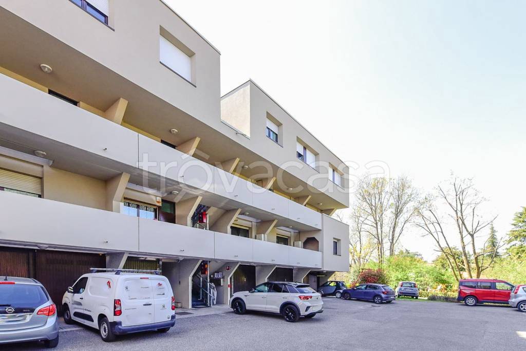 appartamento in vendita a Como in zona Prestino