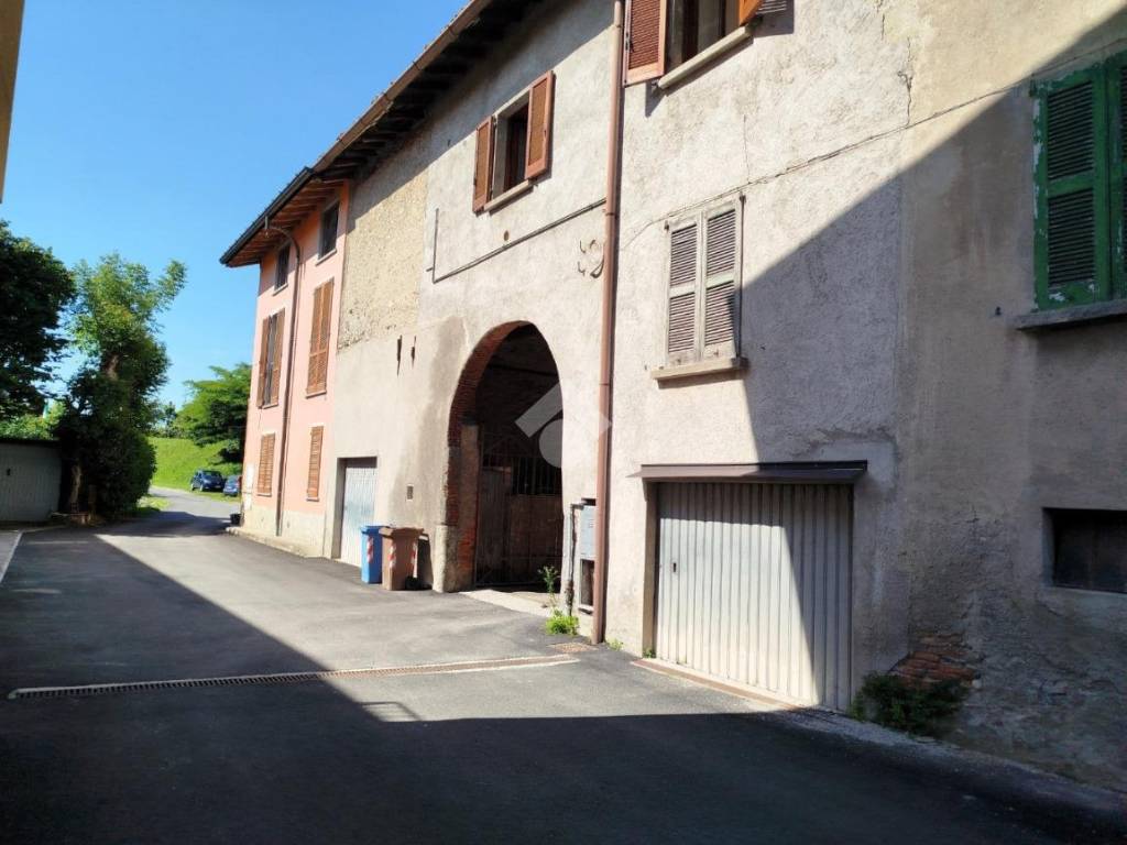appartamento in vendita a Como in zona Albate
