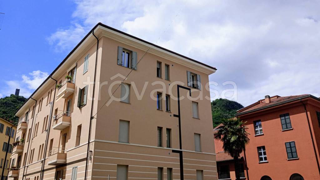appartamento in vendita a Como in zona Borghi