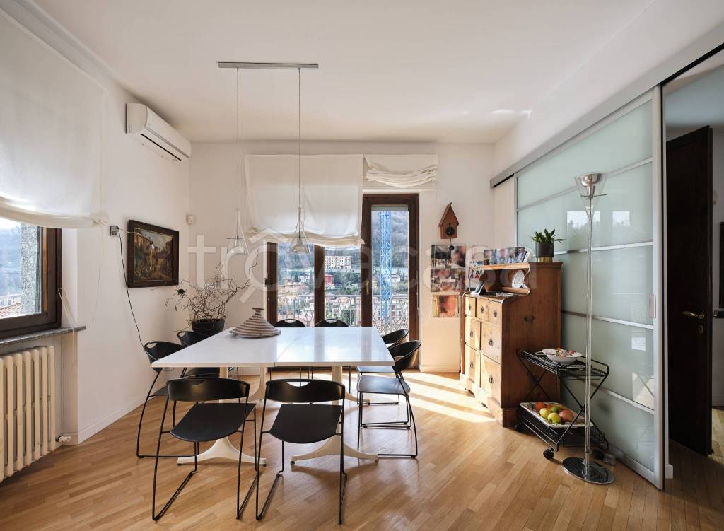 casa indipendente in vendita a Como in zona Monte Olimpino