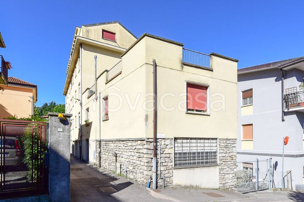appartamento in vendita a Como in zona Caserme