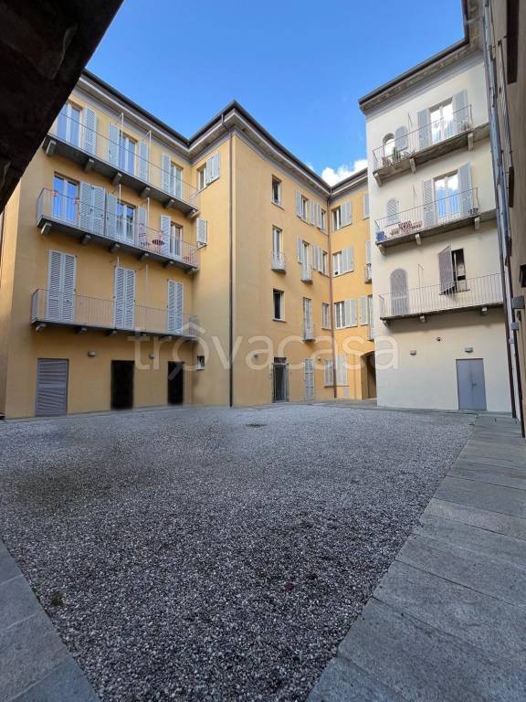 appartamento in vendita a Como in zona Como Centro