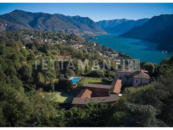 appartamento in vendita a Como in zona Tavernola