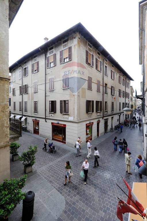 appartamento in vendita a Como in zona Como Centro