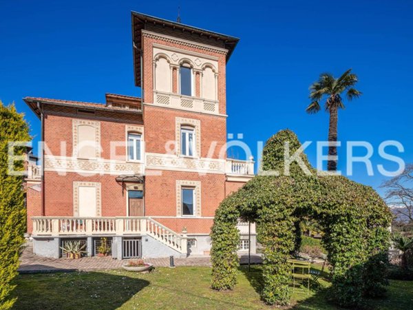 casa indipendente in vendita a Como in zona Villa Olmo