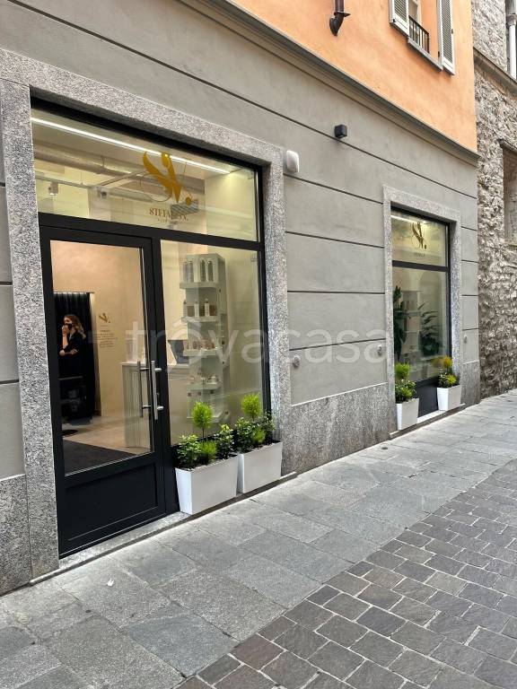 negozio in vendita a Como in zona Como Centro