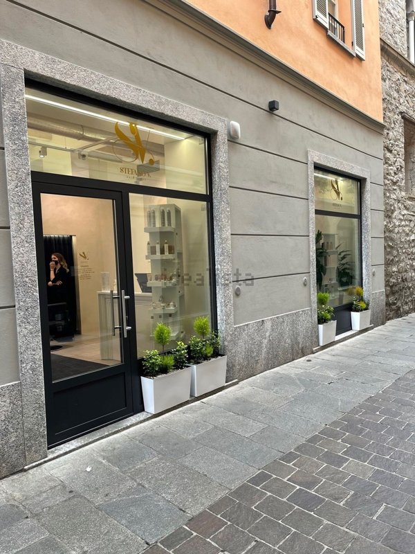 locale commerciale in vendita a Como
