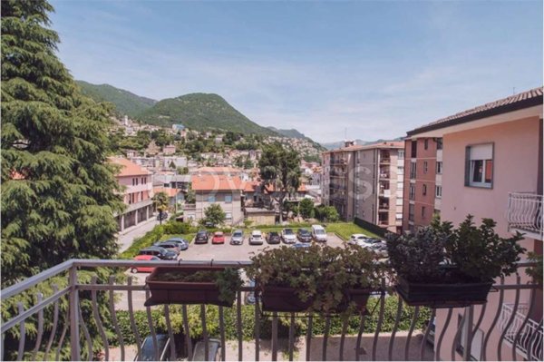 appartamento in vendita a Como in zona Tavernola
