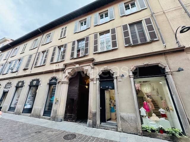 appartamento in vendita a Como in zona Como Centro