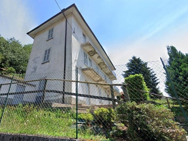 casa indipendente in vendita a Como in zona Albate