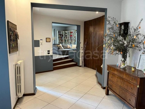 casa indipendente in vendita a Como in zona Tavernola