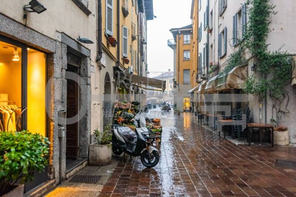 appartamento in vendita a Como in zona Piazza Volta