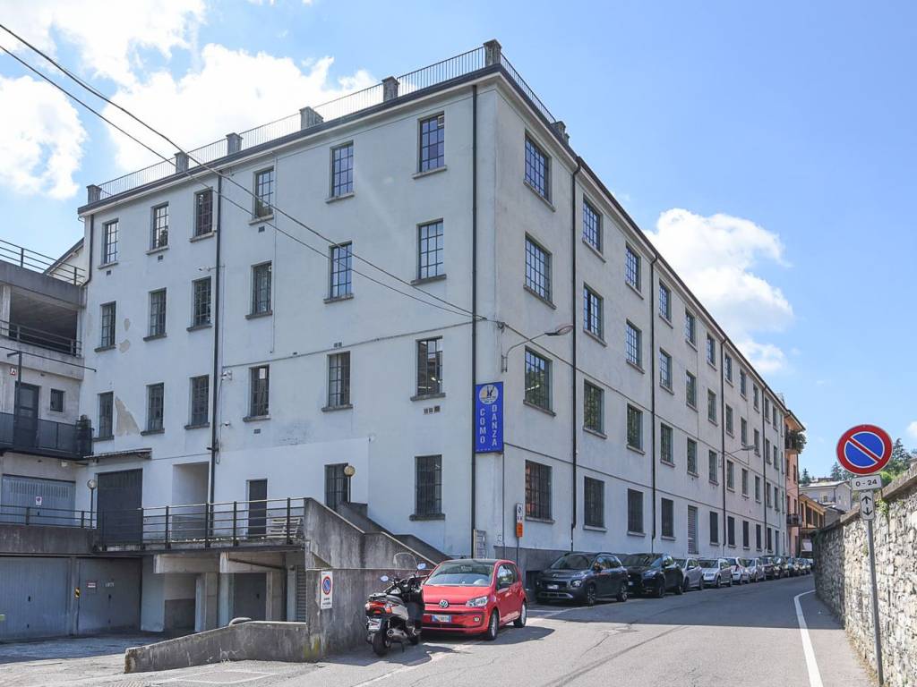 appartamento in vendita a Como in zona Lora