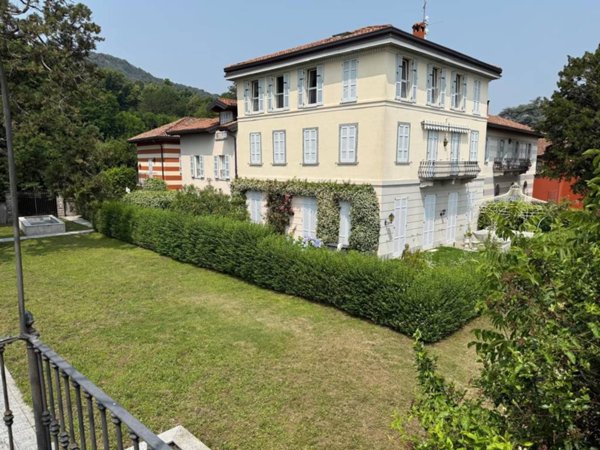 appartamento in vendita a Como in zona Tavernola