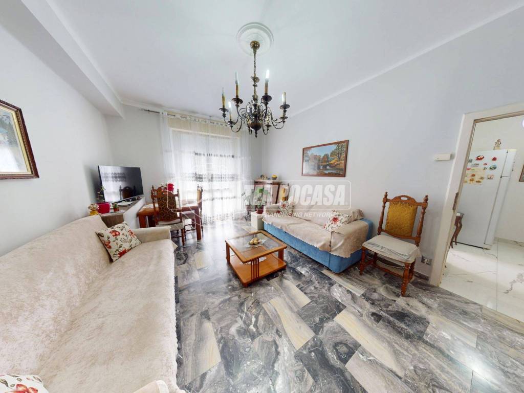 appartamento in vendita a Como in zona Lora