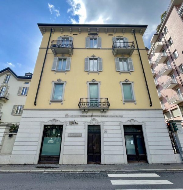 casa indipendente in vendita a Como in zona Viale Varese