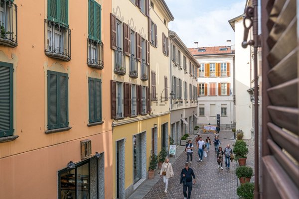 appartamento in vendita a Como in zona Como Centro
