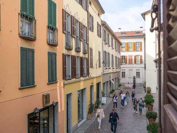 appartamento in vendita a Como in zona Como Centro