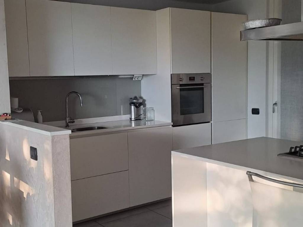 appartamento in vendita a Como in zona Lora
