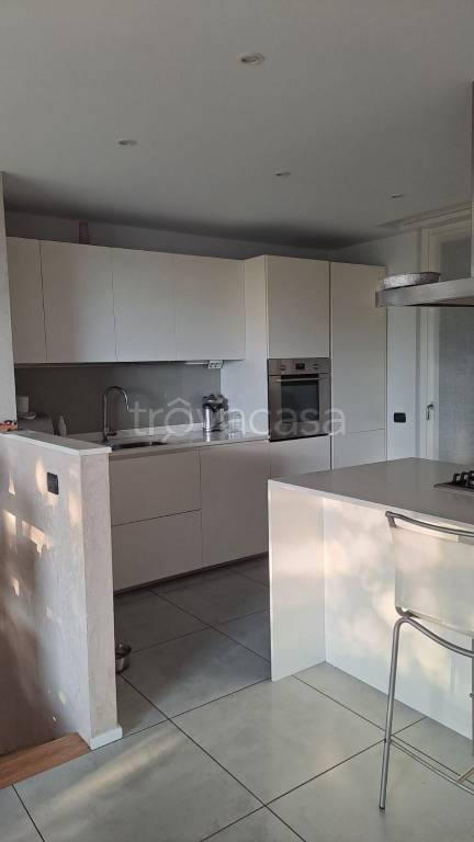 appartamento in vendita a Como in zona Lora