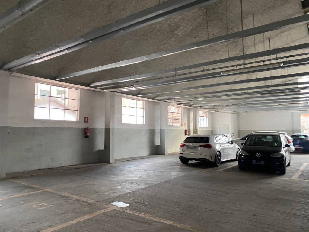 locale commerciale in vendita a Como in zona Borghi