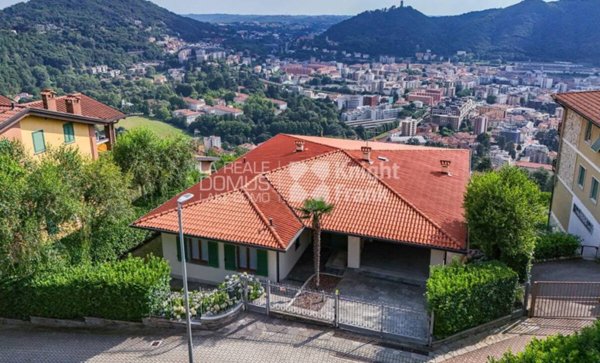 casa indipendente in vendita a Como in zona Garzola