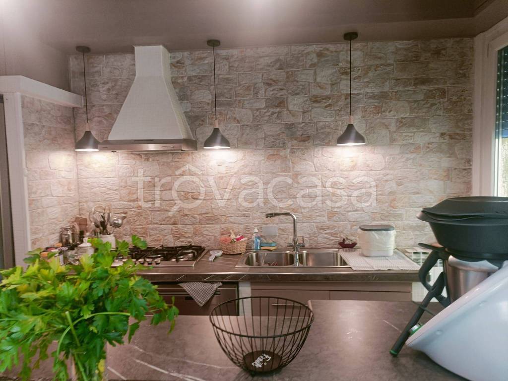 appartamento in vendita a Como in zona Ponte Chiasso