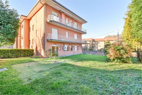 appartamento in vendita a Como in zona Lora