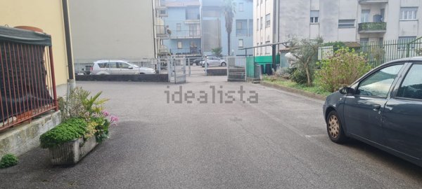 appartamento in vendita a Como in zona Albate