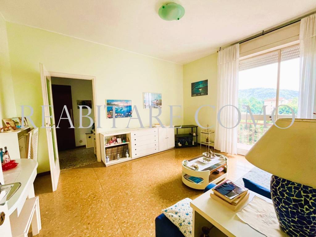 appartamento in vendita a Como in zona Lora