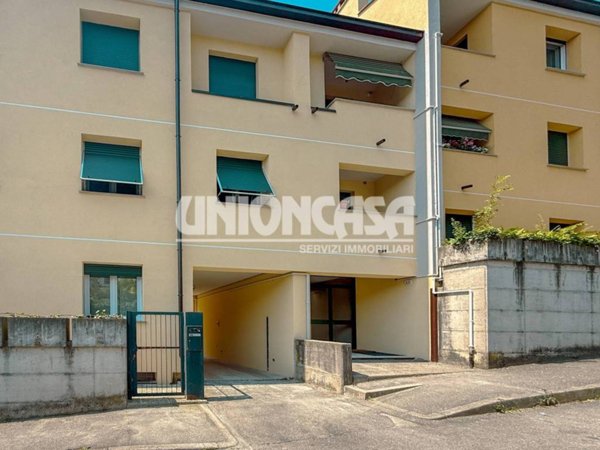 appartamento in vendita a Como in zona Breccia
