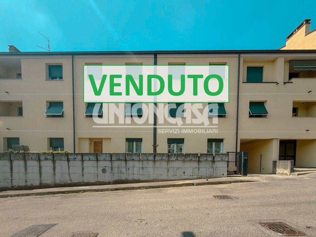 appartamento in vendita a Como in zona Breccia