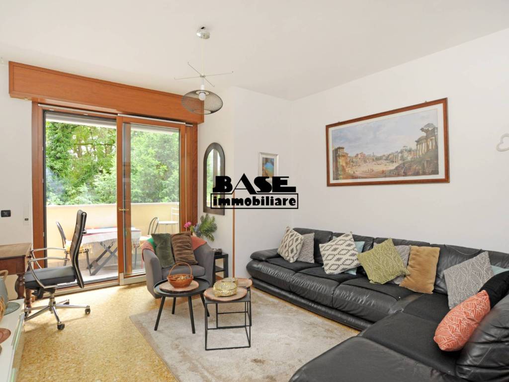 appartamento in vendita a Como in zona Albate