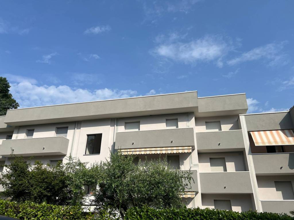 appartamento in vendita a Como in zona Tavernola