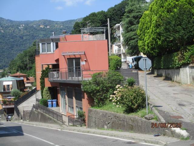 negozio in vendita a Como in zona Lora