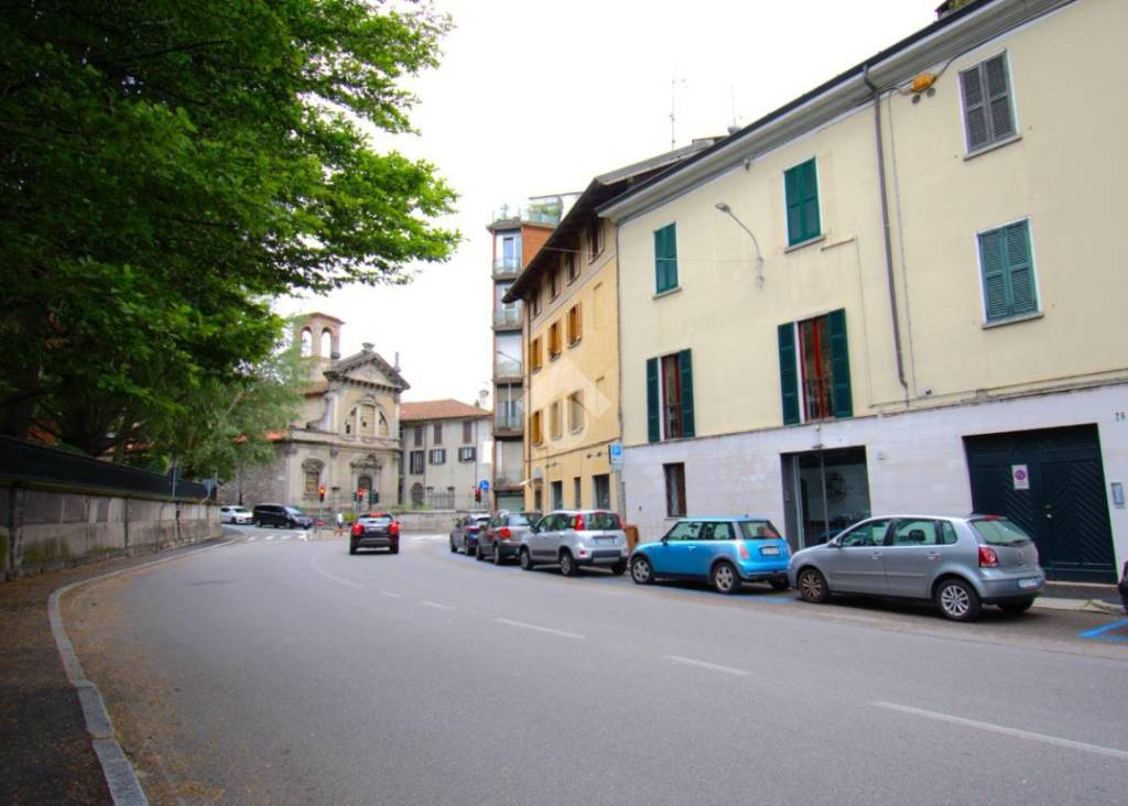 appartamento in vendita a Como in zona Borghi