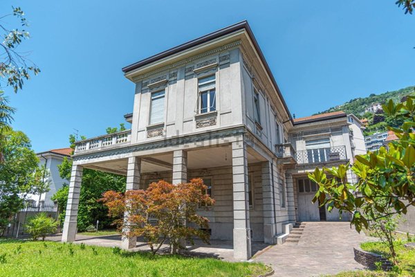 casa indipendente in vendita a Como in zona Borghi