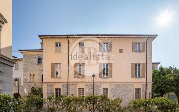 appartamento in vendita a Como in zona Como Centro