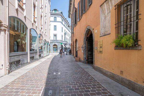 appartamento in vendita a Como in zona Piazza Volta