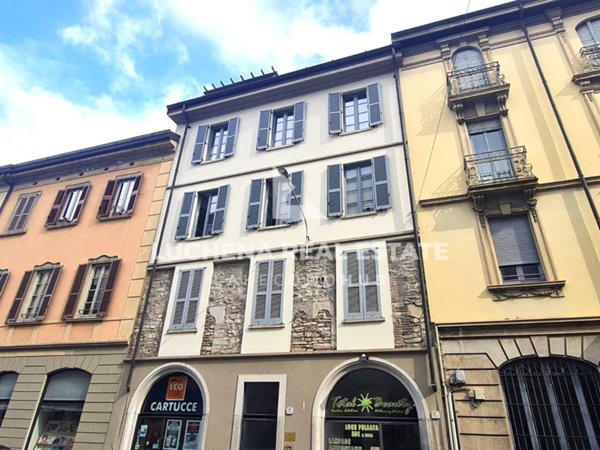 appartamento in vendita a Como in zona Borghi