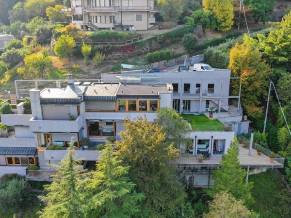 casa indipendente in vendita a Como in zona Villa Olmo