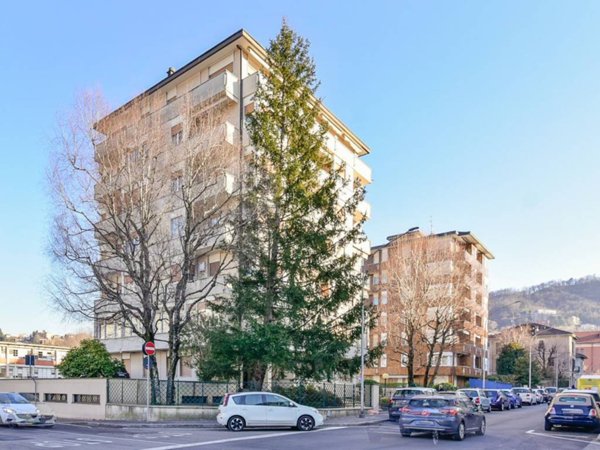 appartamento in vendita a Como in zona Lora