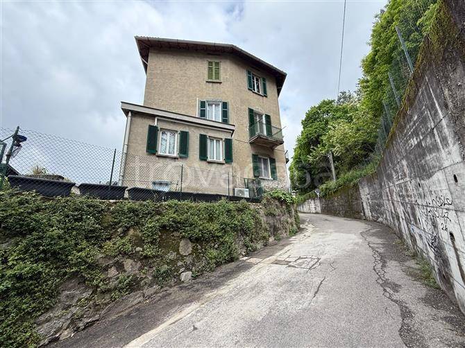 appartamento in vendita a Como in zona Camerlata