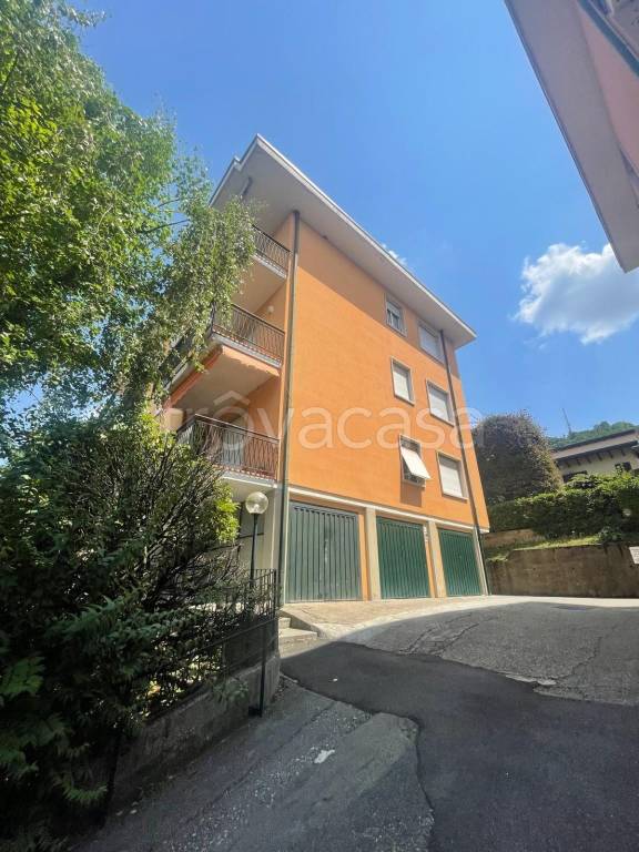 appartamento in vendita a Como in zona Muggiò